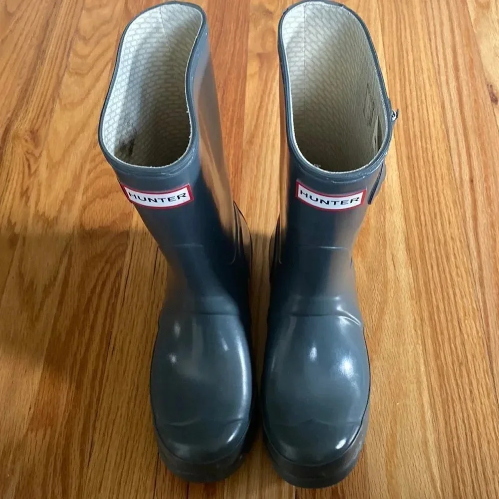 HUNTER boots grey with buckle sz 5 hood pre owned condition
